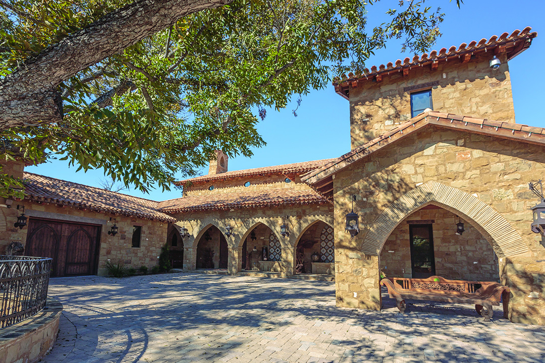 FIT FOR A KING FIT FOR A KING: dallas, smart-home-stories, texas,